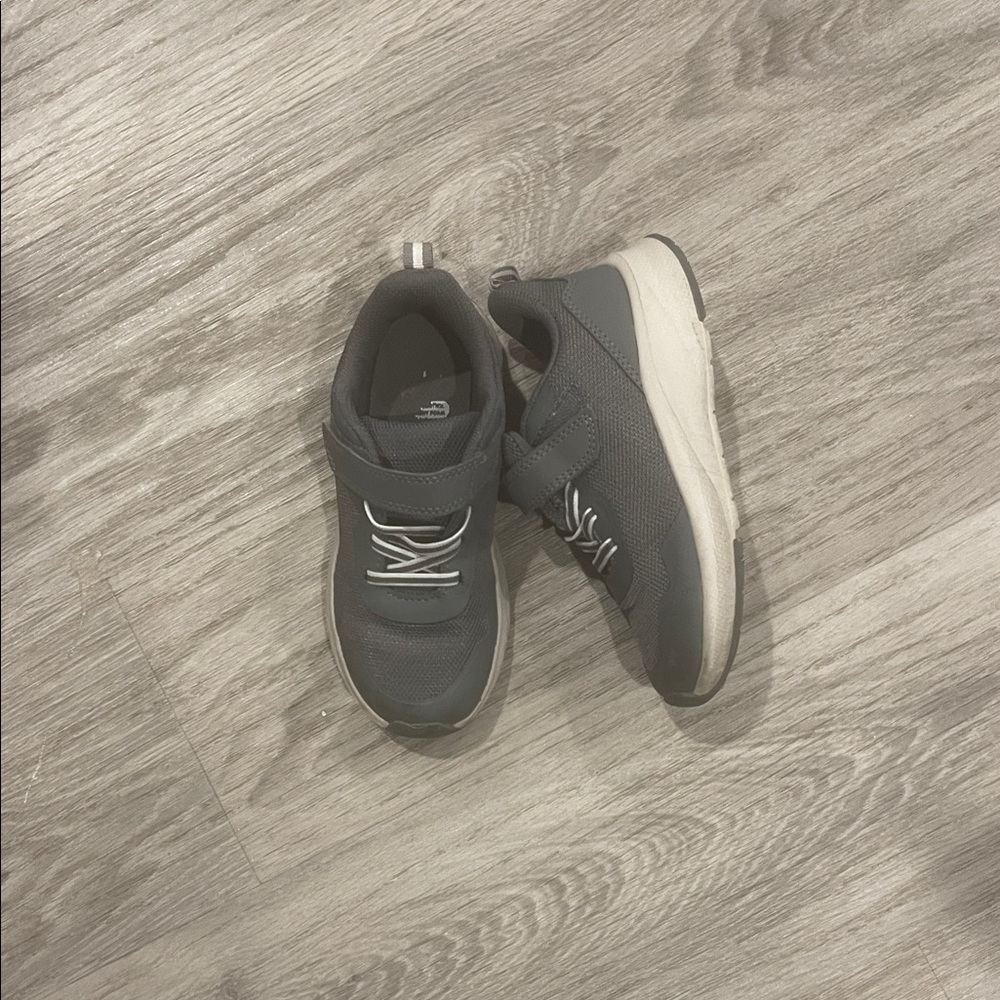 Men's Gray Athletic Shoes